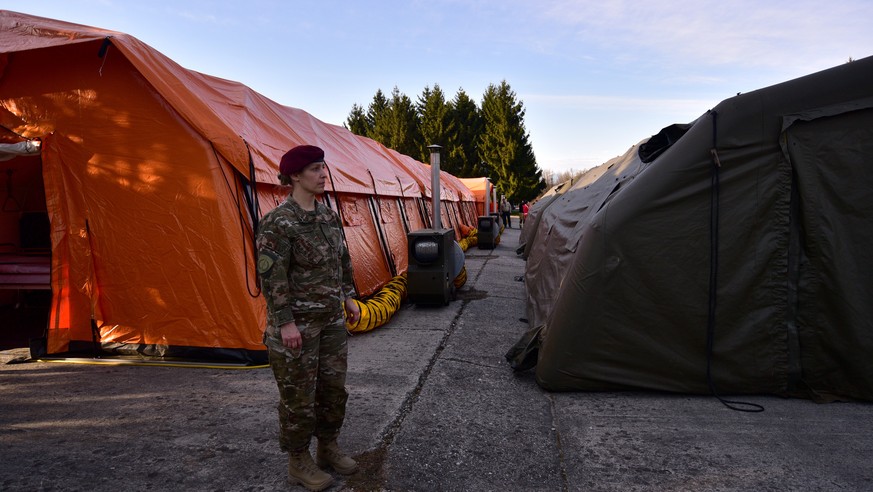 17. März: Die Armee hat ein mobiles Notspital errichtet.