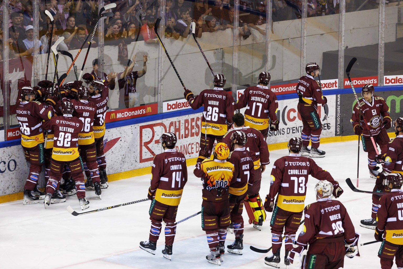 Geneve-Servette&#039;s players celebrate their victory after defeating the team Biel during the shootout session at the National League regular season game of the Swiss Championship between Geneve-Ser ...