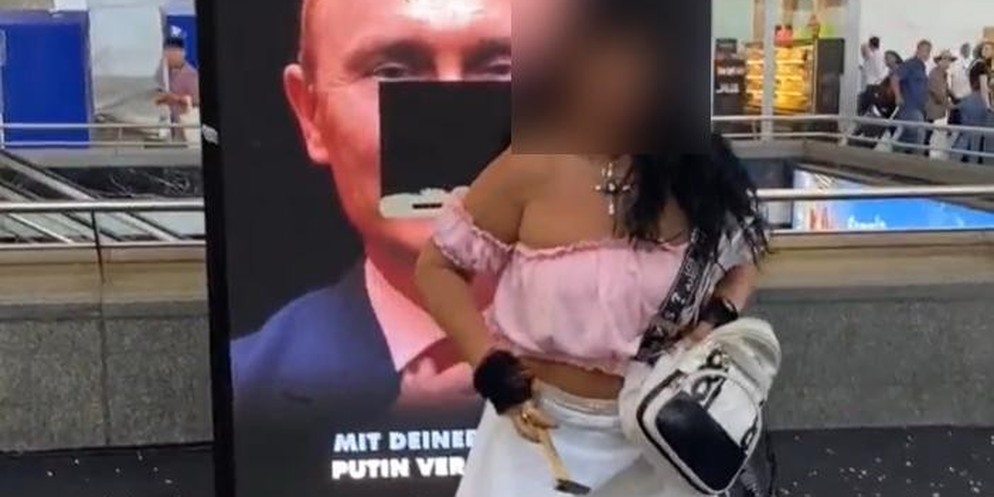 Am Zürcher Hauptbahnhof sorgt eine Werbeaktion für Ärger. Eine LED-Wand mit dem Konterfei von Wladimir Putin schluckt Abstimmungs-Couvert für das Klimaschutz-Gesetz. Im Innern der Installtion schluckt ...