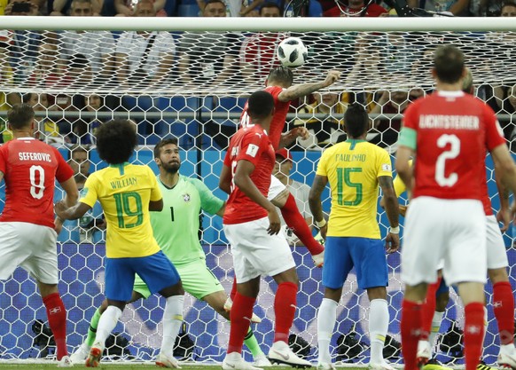 epa06816945 Steven Zuber (C) of Switzerland scores the 1-1 goal during the FIFA World Cup 2018 group E preliminary round soccer match between Brazil and Switzerland in Rostov-On-Don, Russia, 17 June 2 ...