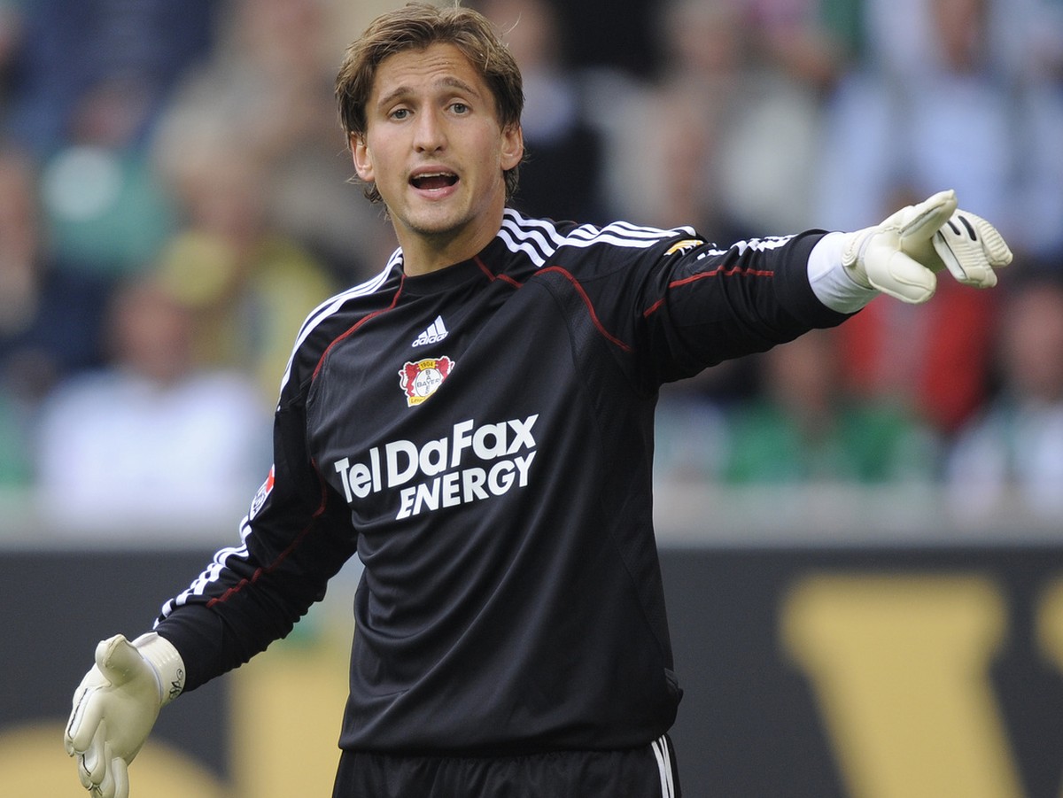 Leverkusen's goalie Rene Adler gestures during the German first division Bundesliga soccer match between VfL Wolfsburg and Bayer 04 Leverkusen in Wolfsburg, Germany, on Saturday, Sept. 12, 2009.  ...