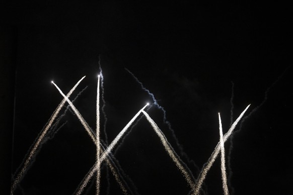 Das Feuerwerk ueber dem Luganersee an der 1. August-Feier in Lugano, am Dienstag, 1. August 2023. (KEYSTONE/Ti-Press/Pablo Gianinazzi)