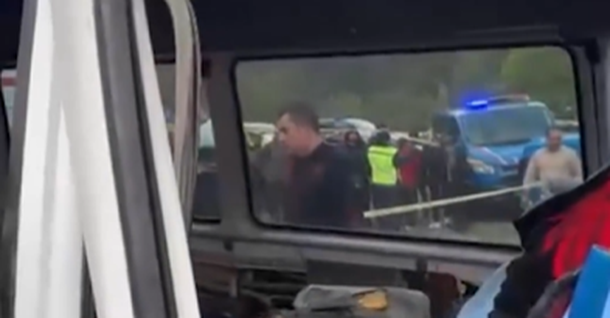 Betonmischer und Kleinbus in Türkei kollidiert – mindestens 6 Tote