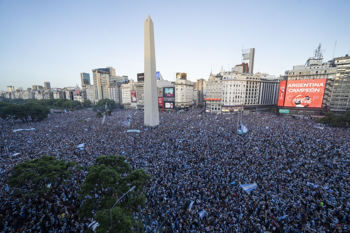 Argentine soccer fans descend on the capital's Obelisk to celebrate their team's World Cup victory over France in Buenos Aires, Argentina, Sunday, Dec. 18, 2022. (AP Photo/Rodrigo Abd)