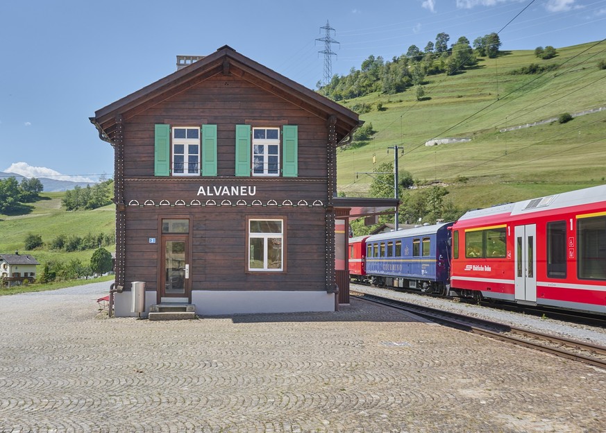 Rauszeit Stiftung Ferien im Baudenkmal aussergewöhnliche Unterkunft Schweiz Spezielle Hotels RhB-Station Alvaneu