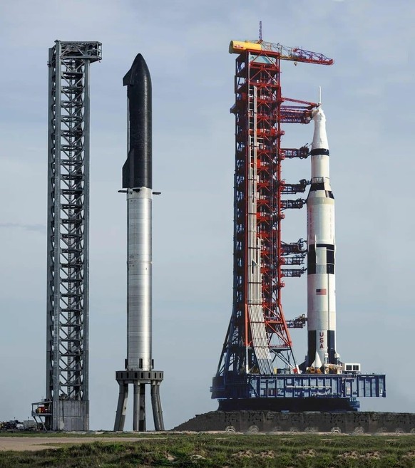 Starship im Vergleich zur Saturn V. 
https://www.reddit.com/r/SpaceXLounge/comments/rb7yv5/starship_vs_saturn_5/?rdt=64543