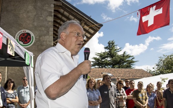 Johann Schneider-Ammann beim Bauernbrunch im Kanton Waadt.