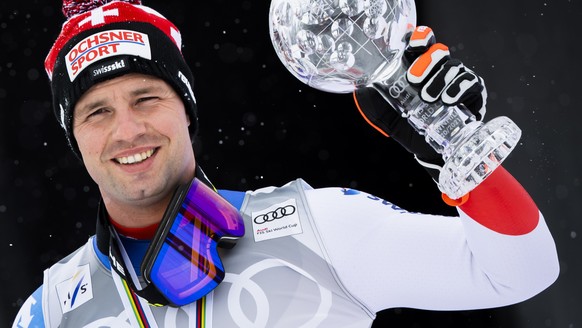 epa09079609 Beat Feuz of Switzerland celebrates with the crystal globe of the overall men&#039;s Downhill competition during the podium ceremony at the FIS Alpine Skiing World Cup finals, in Lenzerhei ...