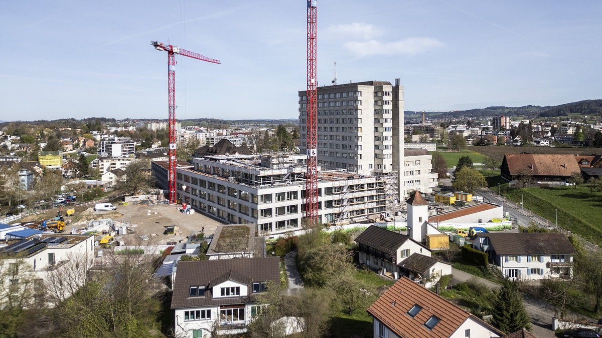 Das GZO Spital Wetzikon, fotografiert am Freitag, 5. April 2024 in Wetzikon. Das Kinderspital Zuerich und das Spital Wetzikon sind in finanzieller Schieflage. Die Zuercher Gesundheitsdirektion hat des ...