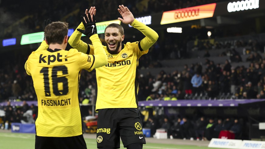 Christian Fassnacht (YB), links, jubelt nach seinem Tor zum 4-0 mit Jaouen Hadjam (YB), rechts, im Fussball Meisterschaftsspiel der Super League zwischen dem BSC Young Boys und dem FC Winterthur, im S ...
