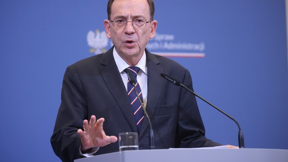 epa10896776 Polish Minister of Internal Affairs and Administration Mariusz Kaminski speaks during a press conference at the Ministry of Internal Affairs headquarters in Warsaw, Poland, 03 October 2023 ...