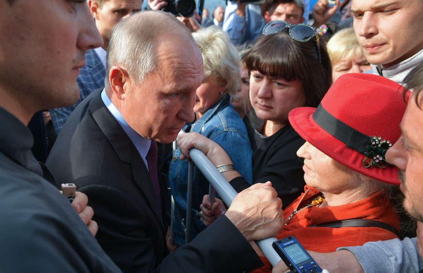 Manipulierte Wahlen mit Politikern, die sich Putins Partei schämen