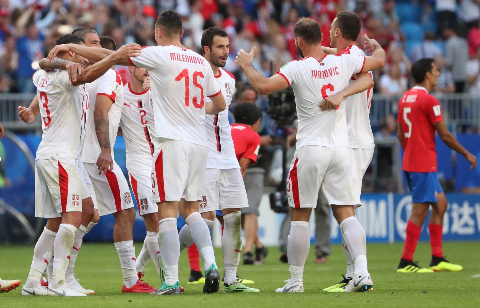 epa06815663 Players of Serbia celebrate after the FIFA World Cup 2018 group E preliminary round soccer match between Costa Rica and Serbia in Samara, Russia, 17 June 2018. Serbia won the match 1-0.

 ...