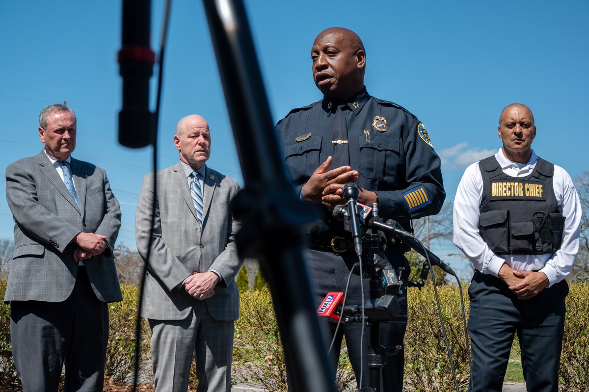 epa10546154 (L-R) Nashville District Attorney Glenn Funk, Tennessee Bureau of Investigation Director David Rausch, Metro Nashville Police Department Chief John Drake and Nashville Fire Department Dire ...
