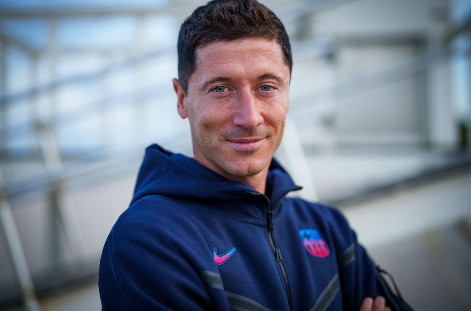 Lewandowski im Barça-Pullover am Strand von Fort Lauderdale.