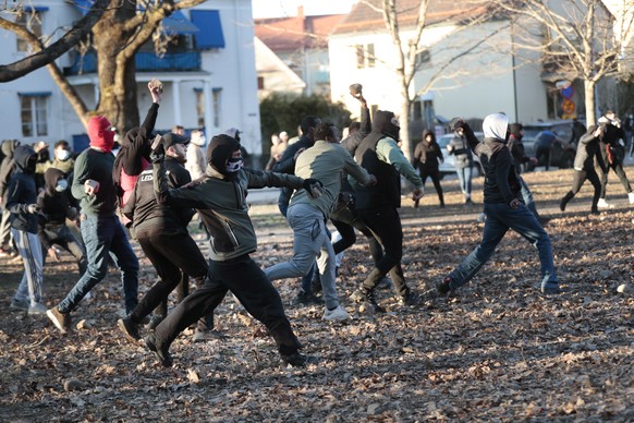 epa09891869 Counter-protesters throw stones at the police in the park Sveaparken in Orebro, Sweden, 15 April 2022, where Rasmus Paludan, party leader of the Danish right-wing extremist party Stram kur ...