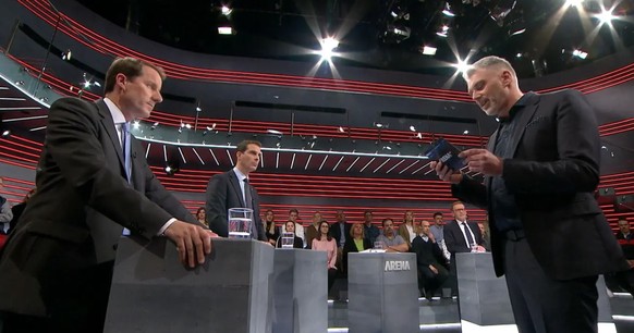 Führte zu vielen Beanstandungen: der hitzige Disput in der «Arena» zwischen SVP-Fraktionschef Thomas Aeschi (l.) und Moderator Sandro Brotz.