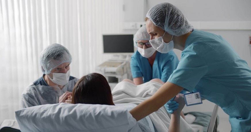 Many couples are in a state of emergency during birth.  (symbol image)