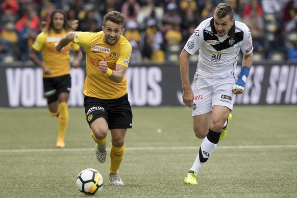 YBs Miralem Sulejmani, links, gegen Luganos Vladimir Golemic, rechts, im Fussball Meisterschaftsspiel der Super League zwischen dem BSC Young Boys und dem FC Lugano, im Stade de Suisse in Bern, am Son ...