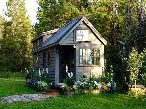 Beantworte diese 10 Fragen und wir sagen dir, wie du eigentlich wohnen solltest!
Mein Resultat: Tiny House
Oh wie schön. Ich freu mich drauf!
Wo steht es? Wann kann ich einziehen?