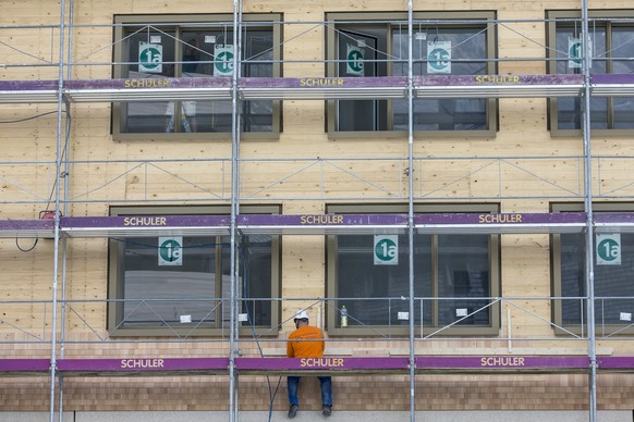 ARCHIV -- ZU DEN FLANKIERENDEN MASSNAHMEN STELLEN WIR IHNEN AM FREITAG, 15. JUNI 2018, FOLGENDES BILDMATERIAL ZUR VERFUEGUNG --Die Baustelle Andermatt Swiss Alps am Mittwoch, 24. Mai 2017, in Andermat ...