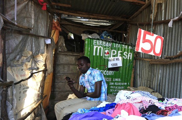 In Afrika schon längst normal: Geldtransfer von Privatperson zu Privatperson per Handy.