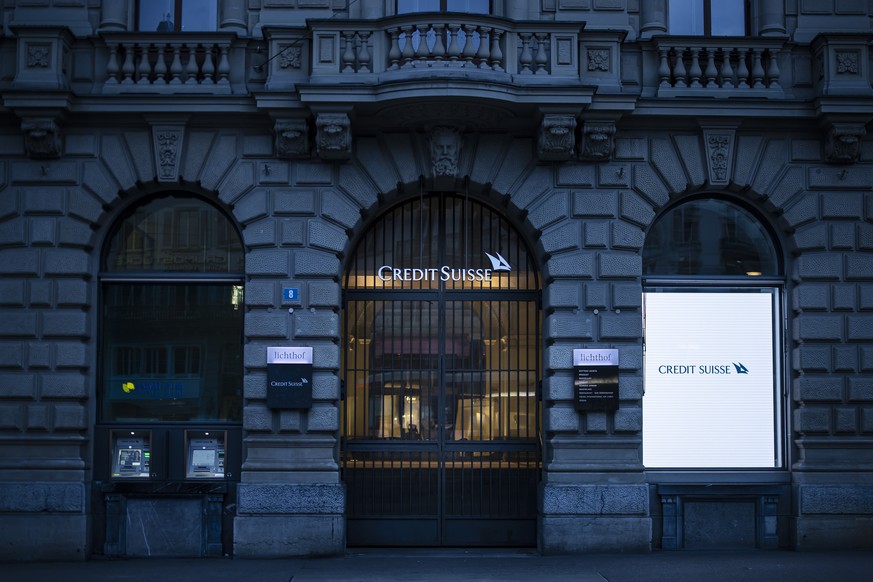 epa10531430 The gate is closed at the entrance of the headquarters of the Swiss bank Credit Suisse (CS) at Paradeplatz in Zurich, Switzerland, 19 March 2023 morning. Shares of Credit Suisse lost more  ...