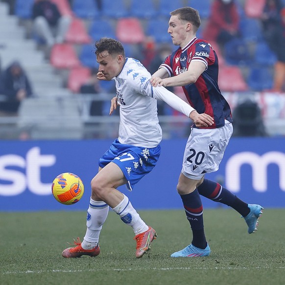 epa09733209 Bologna&#039;s Michel Aebischer (R) and Empoli&#039;s Szymon Zurkowski (L) in action during the Italian Serie A soccer match between Bologna FC and Empoli FC in Bologna, Italy, 06 February ...