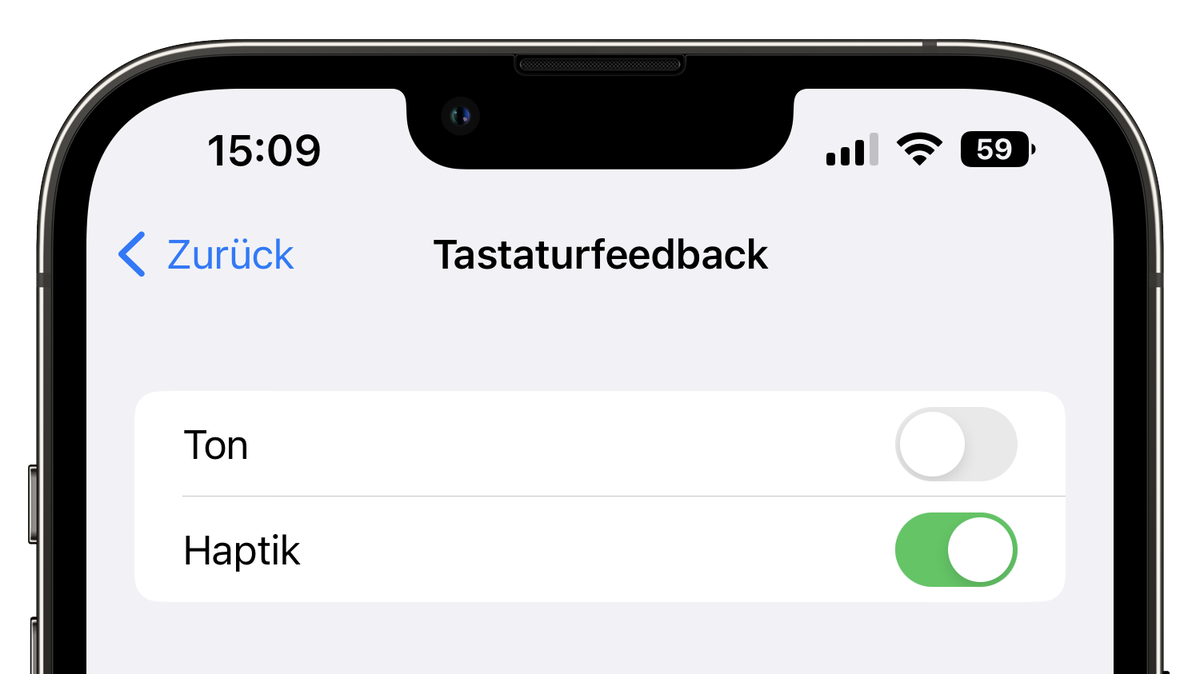 iOS 16 bringt haptisches Tastaturfeedback – wenn man auf der virtuellen Tastatur tippt, werden die Eingaben durch leichtes Vibrieren quittiert.