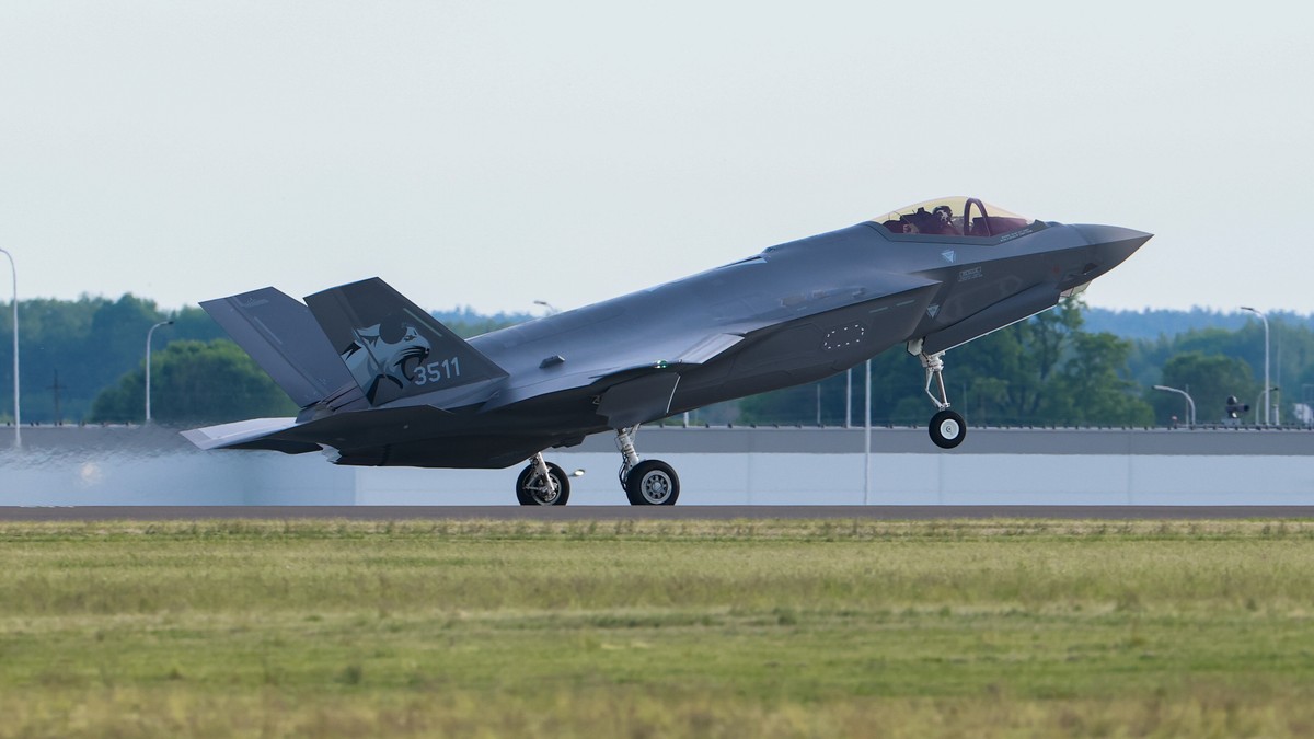 epa12984721 A military aircraft takes part in a welcome ceremony for the first Polish F-35 aircraft at the 32nd Tactical Air Base in Lask, central Poland, 22 May 2026. The first three F-35 aircraft ha ...