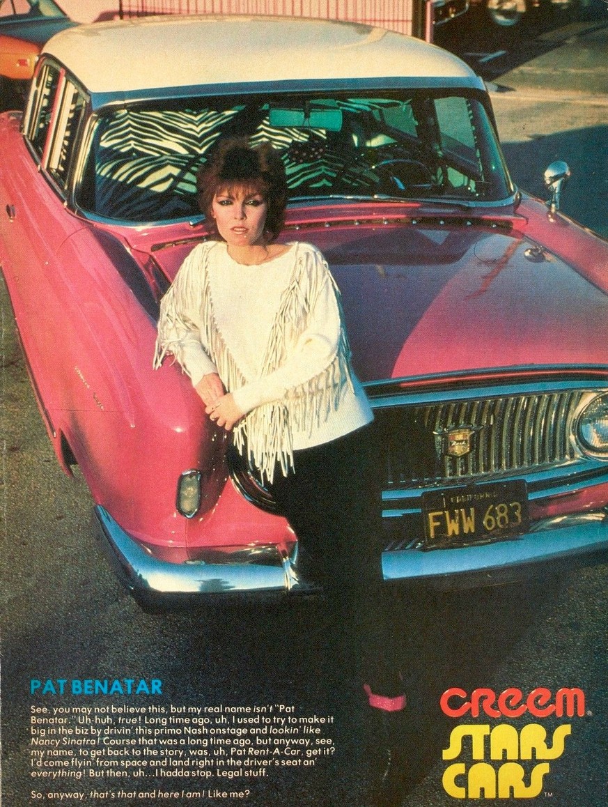 "Stars Cars" von CREEM Magazine – Musikstars der 80er mit ihren Autos. 

https://www.creem.com/search?q=star%27s+cars