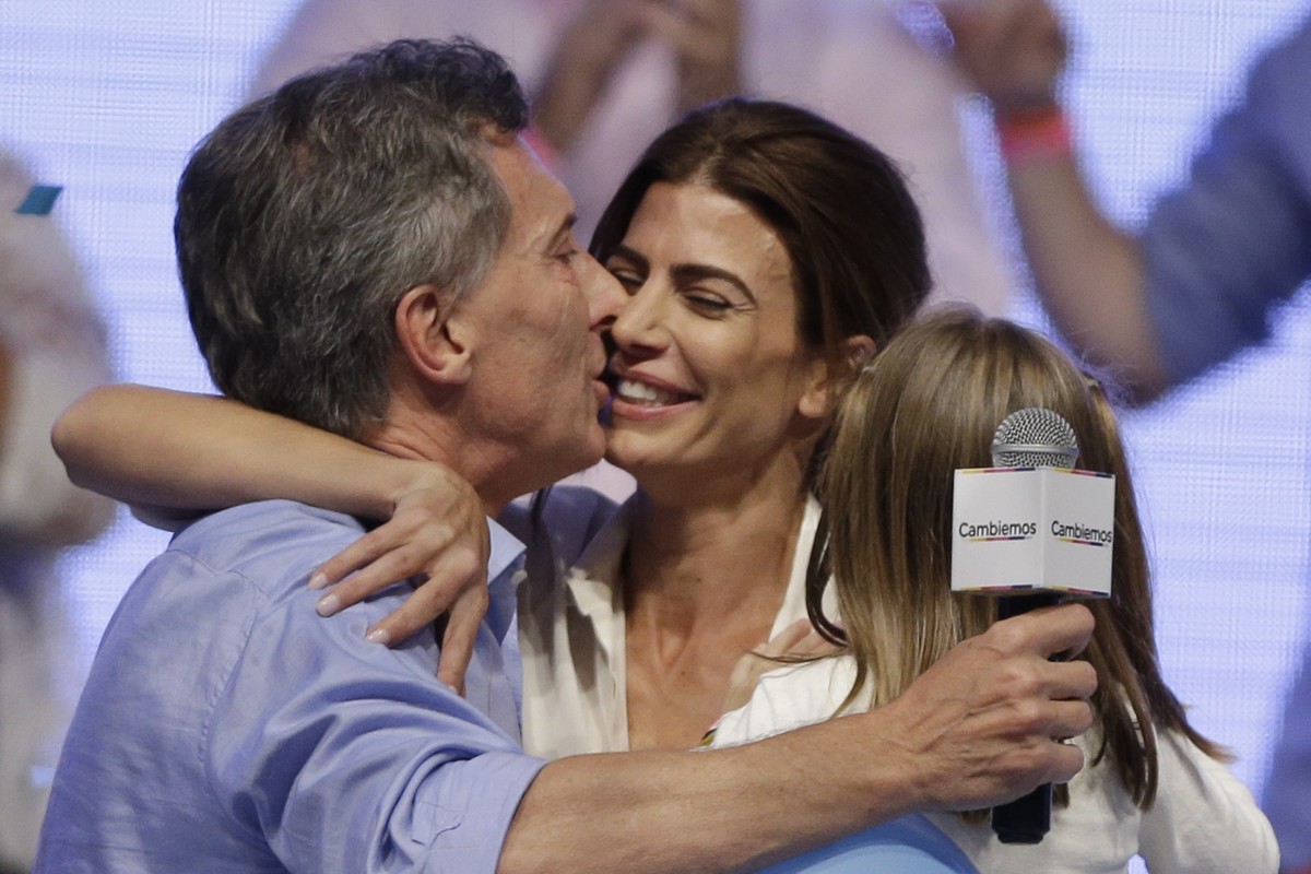 Der Wahlsieger mit seiner Frau Juliana Awada.