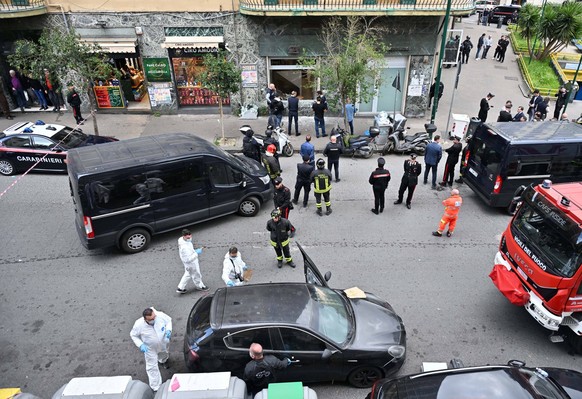 Foto IPP/Felice De Martino Napoli 16/04/2026 Esterni banca Credit Agricole dove e avvenuta una rapina Italy Photo Press World Copyright *** Photo IPP Felice De Martino Naples 16 04 2026 Exterior Credi ...