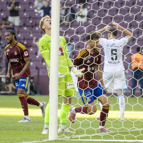 The goalkeeper Pascal Loretz (FCL), 2nd left, reacts between Florian Aye (SFC), left, Miroslav Stevanovic (SFC), 2nd right, and Stefan Knezevic (FCL), right, after conceding the second goal, during th ...