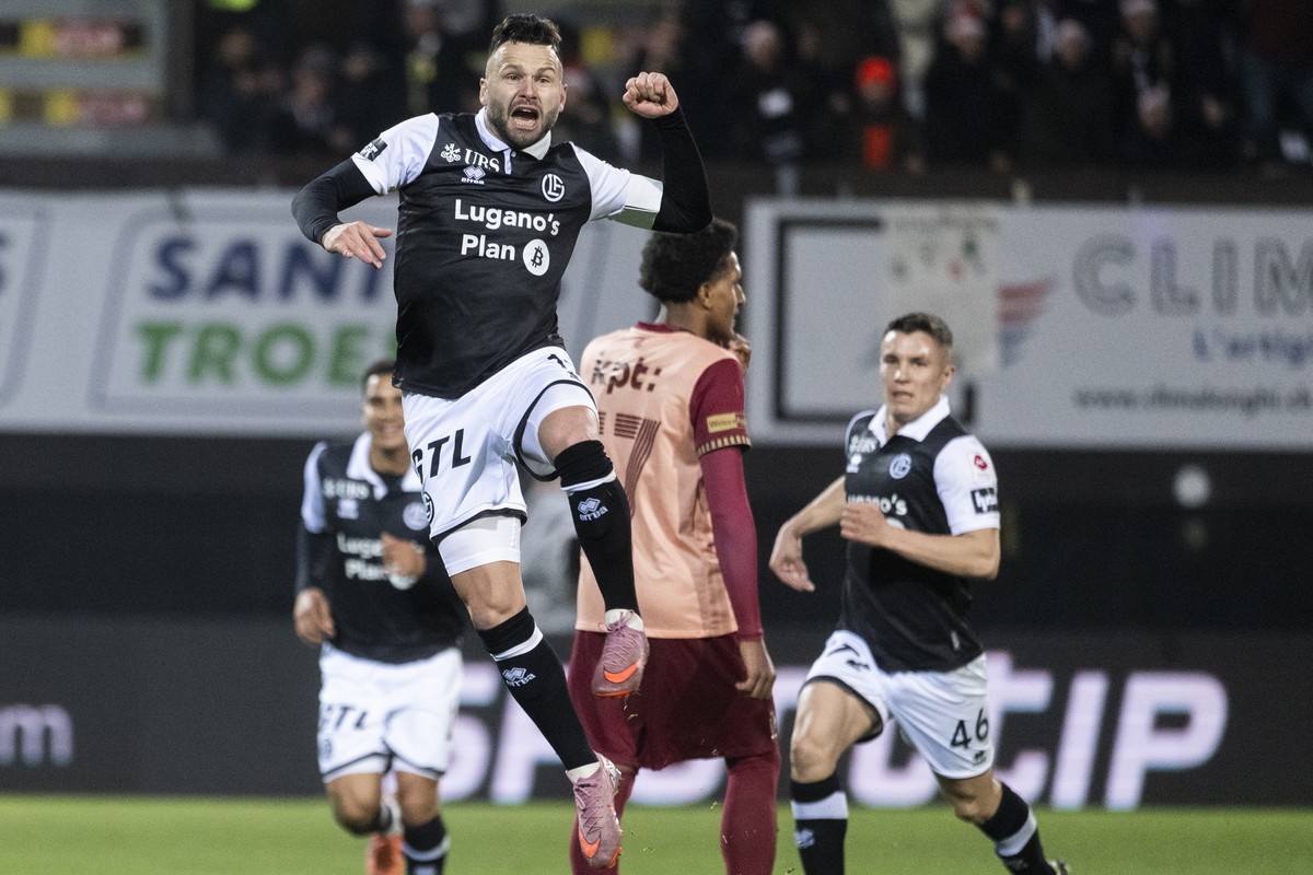 Renato Steffen (LUG), center, celebrates the 2-0 goal, during the Super League soccer match FC Lugano against BSC Young Boys at the Cornaredo Stadium in Lugano, Sunday , 21 December, 2025. (KEYSTONE/T ...