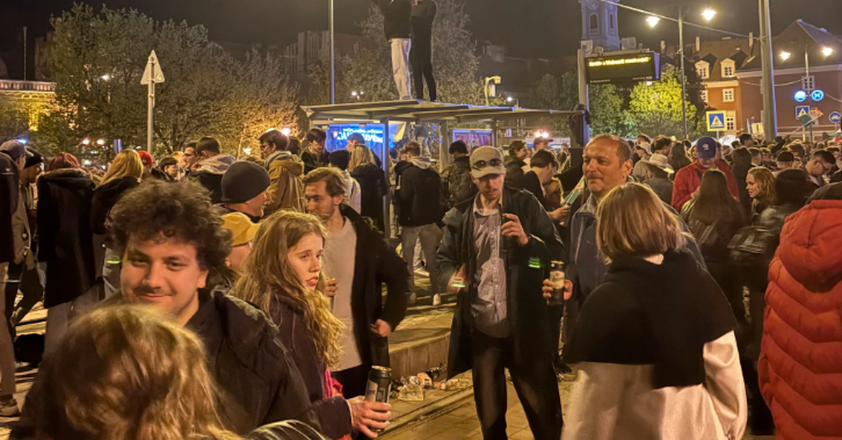 Ungarns Jugend beendet die Ära des «Viktators» und feiert eine historische Nacht