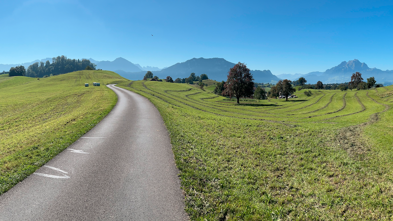 Velotour rund um die Rigi: Strässchen zwischen Greppen und Weggis
