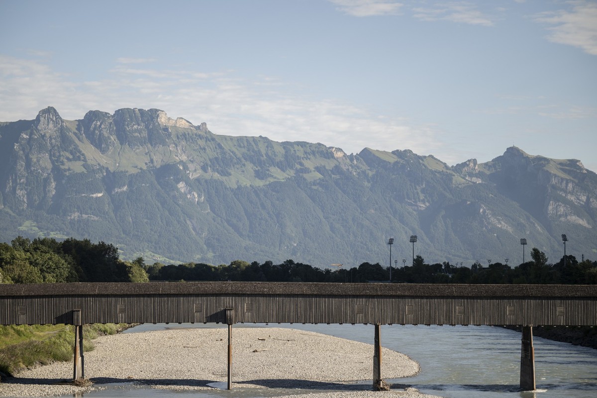 Die alte Rheinbruecke zwischen Sevelen in der Schweiz und Vaduz in Liechtenstein, aufgenommen am Dienstag, 5. August 2025, in Vaduz. (KEYSTONE/Gian Ehrenzeller)