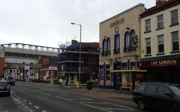 Mein Pub liegt nur einen Steinwurf vom Anfield-Stadion entfernt.