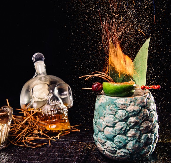 zombie cocktail tiki rum trinken palm springs don the beachcomber bootlegger tiki trinken drinks alkohol 1950s