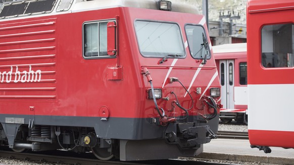 The crashed train with 30 injured passengers is pictured at the Andermatt train station in the Canton of Uri, Switzerland, on Monday, September 11, 2017. (KEYSTONE/Urs Flueeler)

Der waehrend eines Ra ...