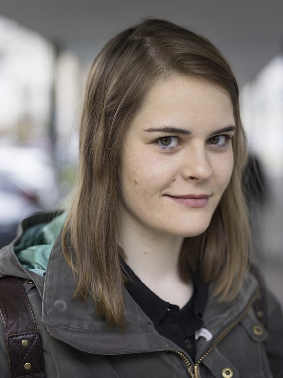ZUR AUSZEICHNUNG VON HAZEL BRUGGER ALS BESTE NEWCOMERIN BEIM DEUTSCHEN COMEDYPREIS, AM DIENSTAG, 24. OKTOBER 2017, ERHALTEN SIE FOLGENDE ARCHIVBILDER ---- Slam poet Hazel Brugger captured in Zurich, S ...