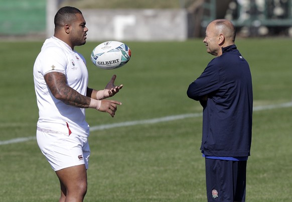 England's Kyle Sinckler, left, talks with coach Eddie Jones during their final training session in Tokyo, Japan, Friday, Nov.1, 2019. England will play South Africa in the Rugby World Cup final on Saturday Nov. 2. in Yokohama. (AP Photo/Mark Baker)