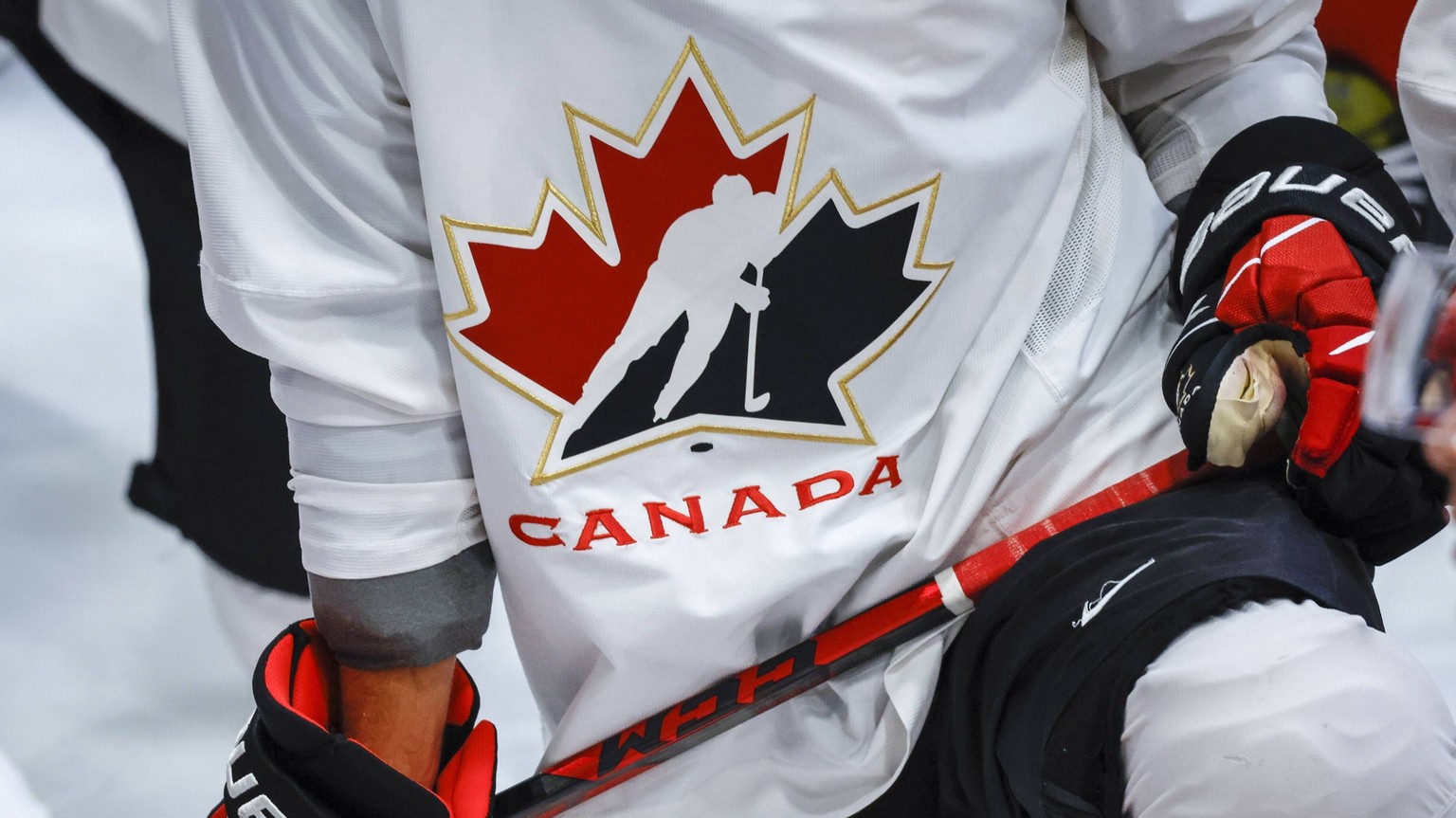 August 2, 2022, Calgary, AB, CANADA: A Hockey Canada logo is shown on the jersey of a player with CanadaöÄÃ s National Junior Team during a training camp practice in Calgary, Tuesday, Aug. 2, 2022. Ca ...