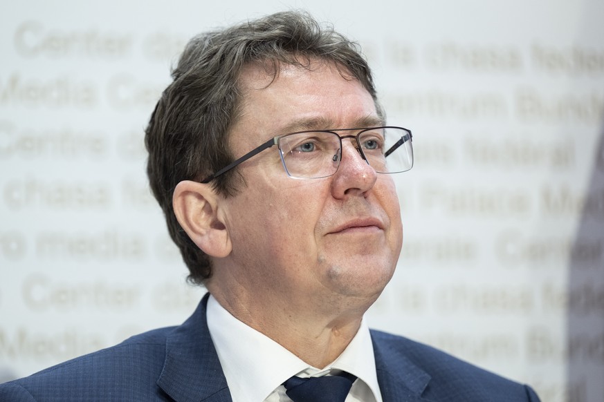 Bundesrat Albert Roesti spricht an einer Medienkonferenz zur Abstimmung ueber das Klima- und Innovationsgesetz, am Freitag, 21. April 2023, in Bern. (KEYSTONE/Peter Schneider)