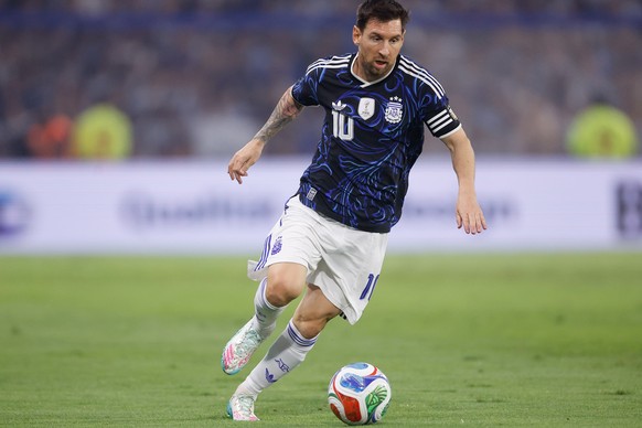 epa12863284 Lionel Messi of Argentina controls the ball during the international friendly soccer match between Argentina and Zambia in Buenos Aires, Argentina, 31 March 2026. EPA/JUAN IGNACIO RONCORON ...
