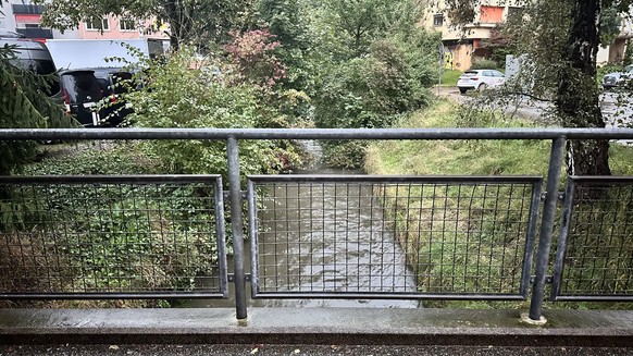 Kloten am Donnerstagmorgen: In der Nähe von Bächen kann es heute zu Überschwemmungen kommen.