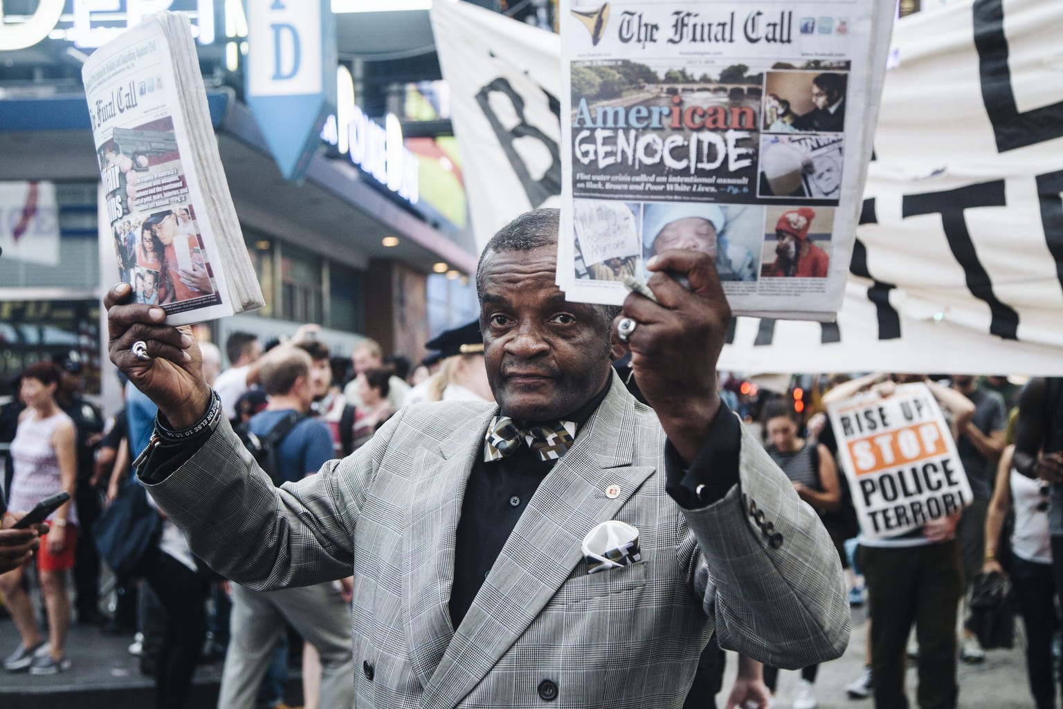 epa05414264 Hundreds of &#039;Black Lives Matter&#039; protesters march in the streets of New York City, New York, USA, 07 July 2016. Across the US, thousands of people protested against the recent ki ...