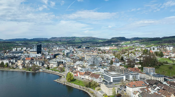 Hier wohnt man nicht nur wegen des Sees: Blick auf Zug.