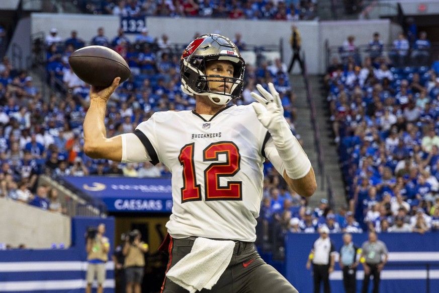August 27, 2022: Tampa Bay Buccaneers quarterback Tom Brady 12 during NFL, American Football Herren, USA football preseason game action between the Tampa Bay Buccaneers and the Indianapolis Colts at L ...